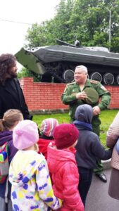Встречал нас в училище и показал свою 1 роту полковник Ростислав Иванович Ракитин.