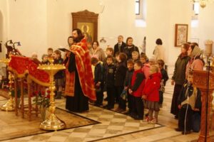 На молебне с нами молились и родители первоклассников.
